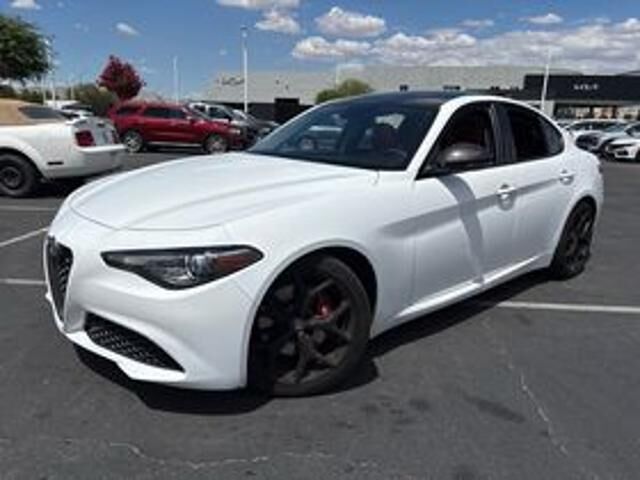 2019 Alfa Romeo Giulia Base — photo 1 of 15