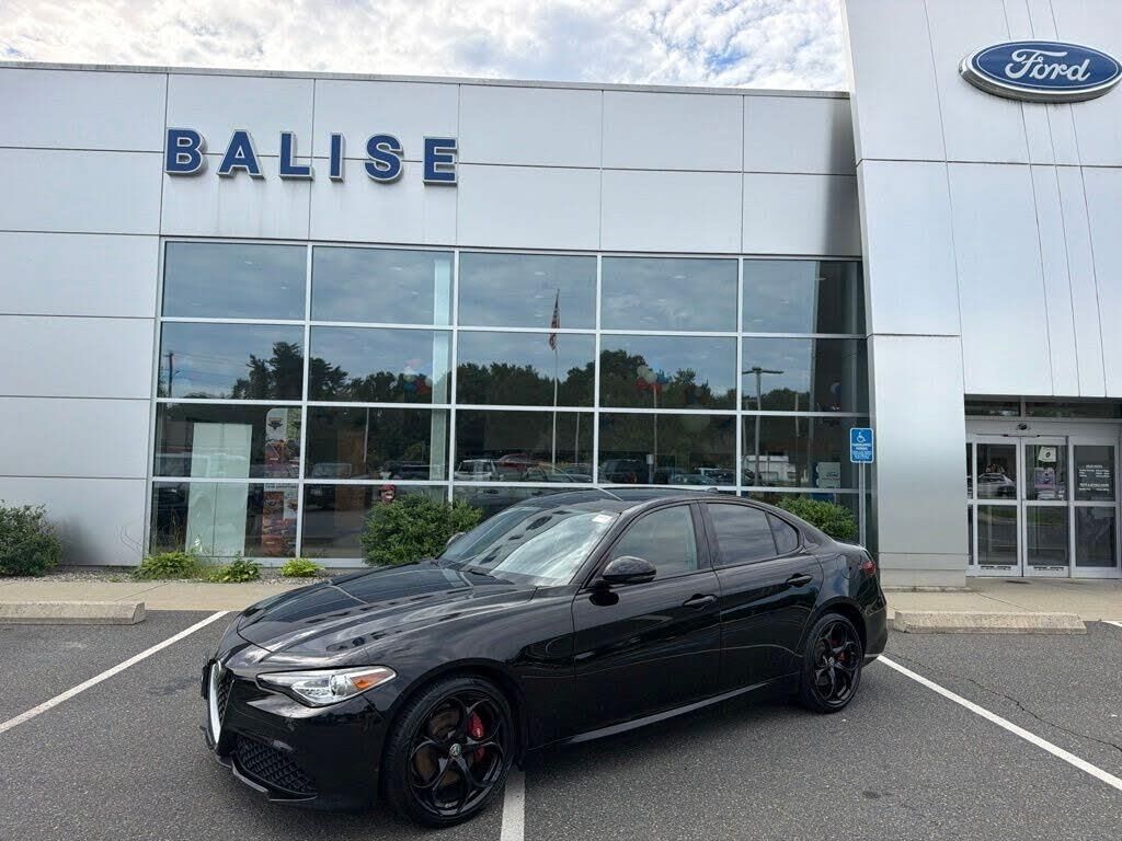 2019 Alfa Romeo Giulia Ti — photo 1 of 11