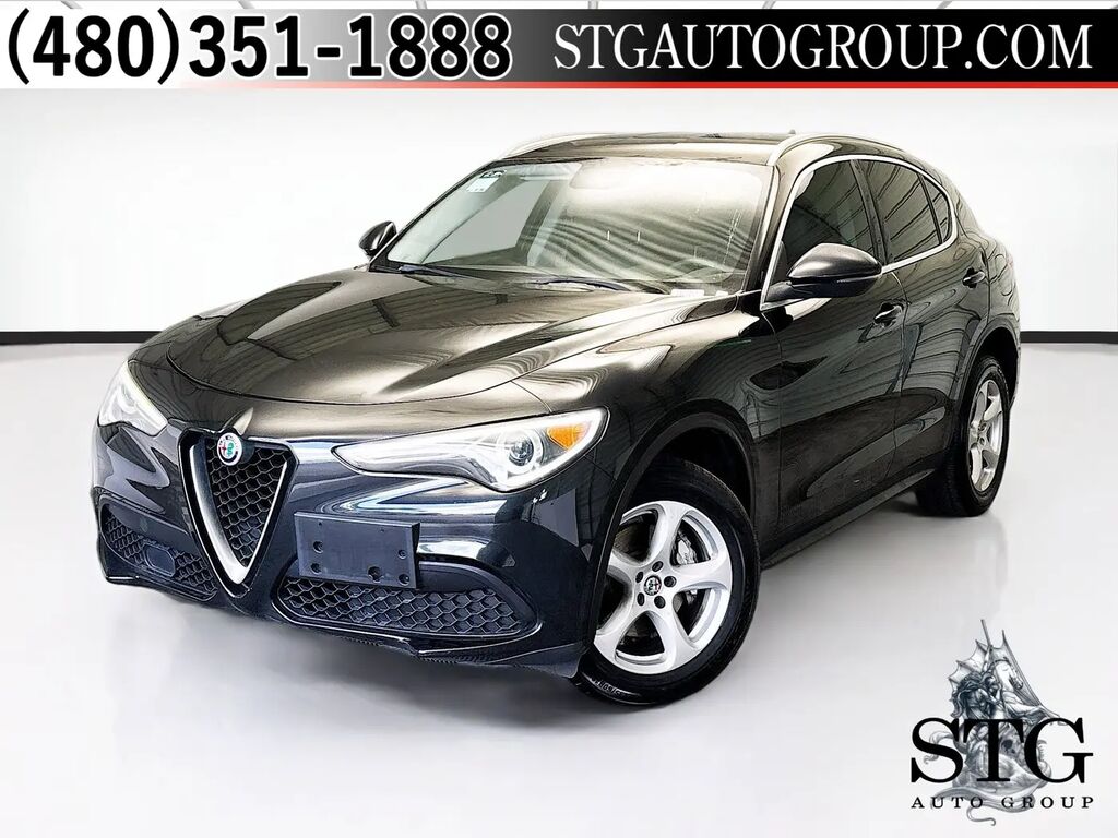 2018 Alfa Romeo Stelvio Base — photo 1 of 13