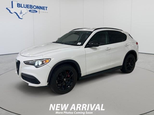 2020 Alfa Romeo Stelvio Base — photo 1 of 13