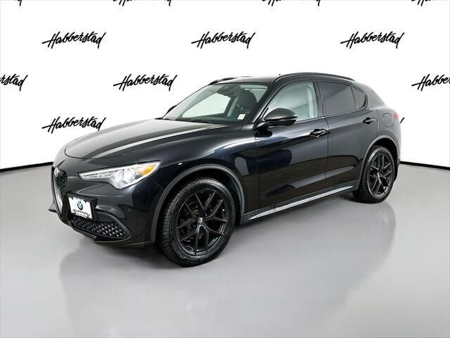2019 Alfa Romeo Stelvio Base — photo 1 of 26