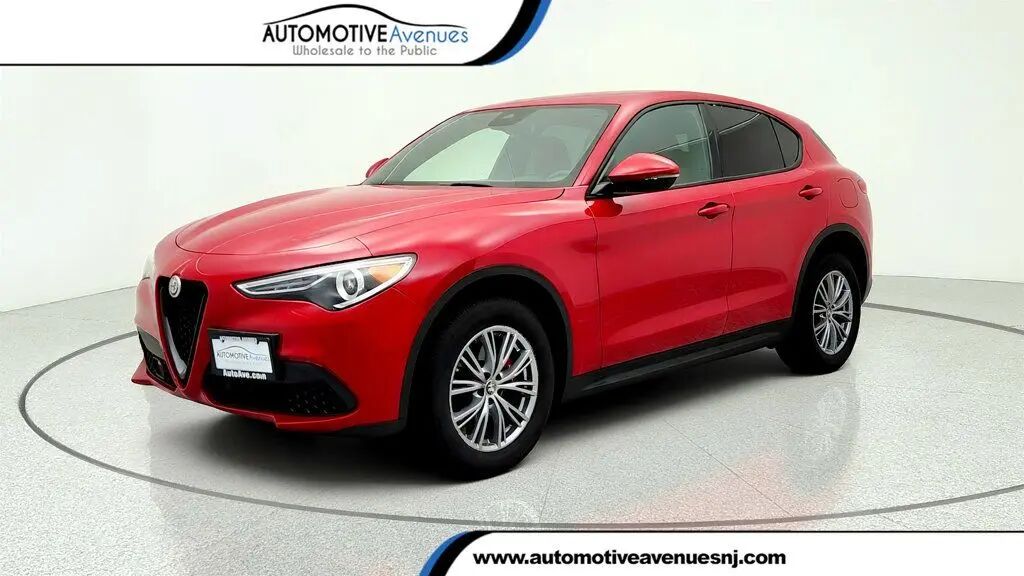 2023 Alfa Romeo Stelvio Sprint — photo 1 of 13