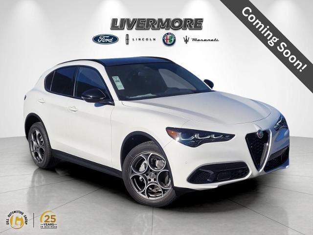 2025 Alfa Romeo Stelvio Base