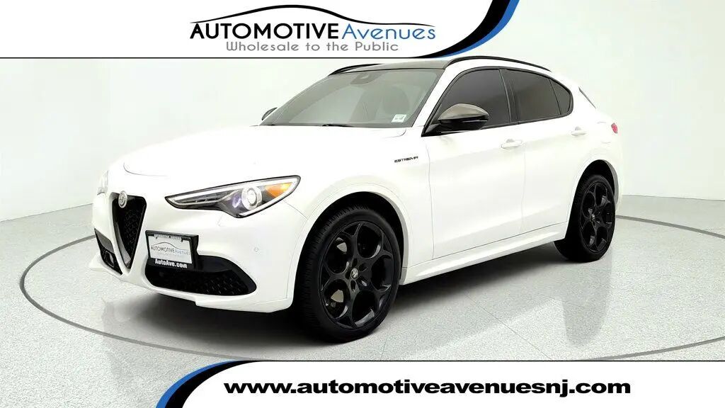2023 Alfa Romeo Stelvio Ti — photo 1 of 26