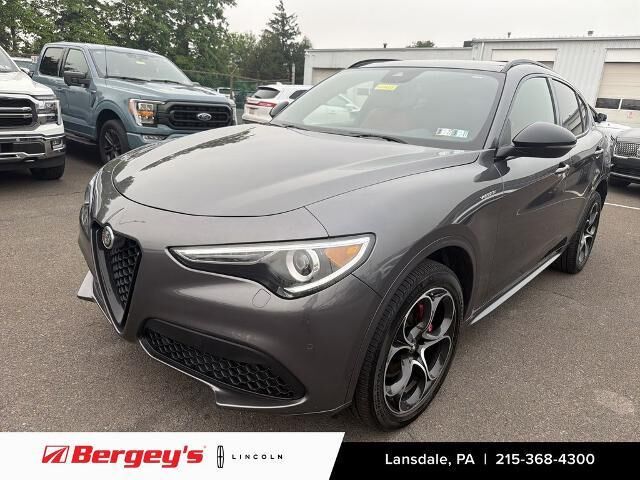 2023 Alfa Romeo Stelvio Ti — photo 1 of 37