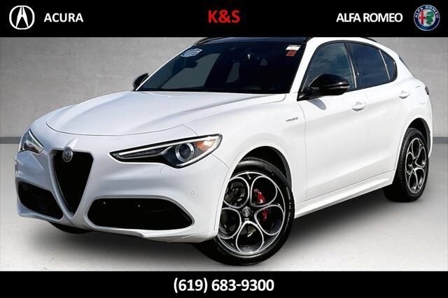 2023 Alfa Romeo Stelvio Veloce — photo 1 of 13