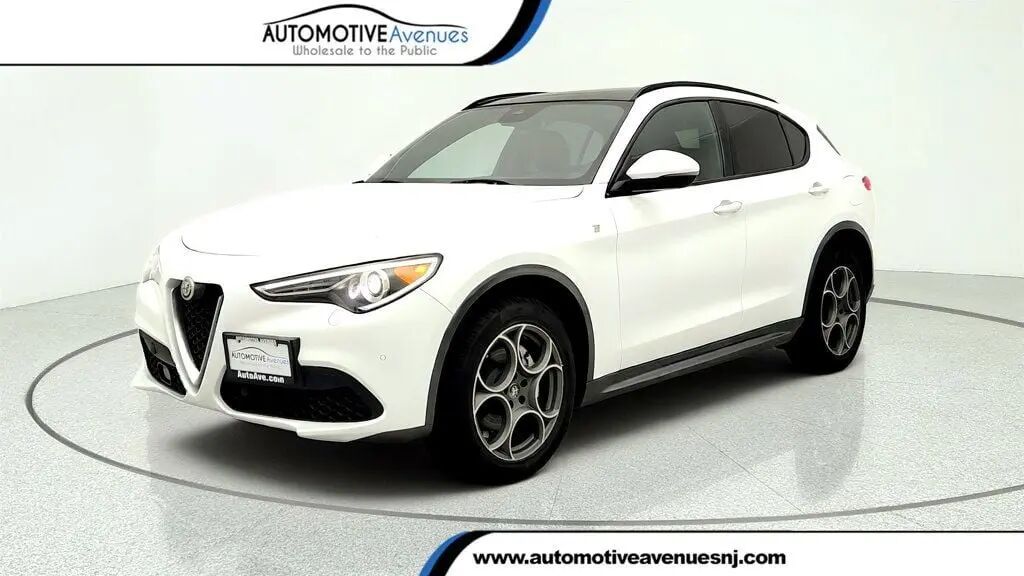 2023 Alfa Romeo Stelvio Ti — photo 1 of 13