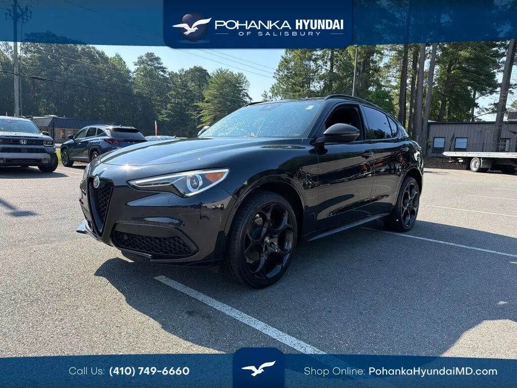 2023 Alfa Romeo Stelvio Estrema — photo 1 of 13