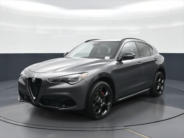 2024 Alfa Romeo Stelvio Veloce — photo 1 of 13