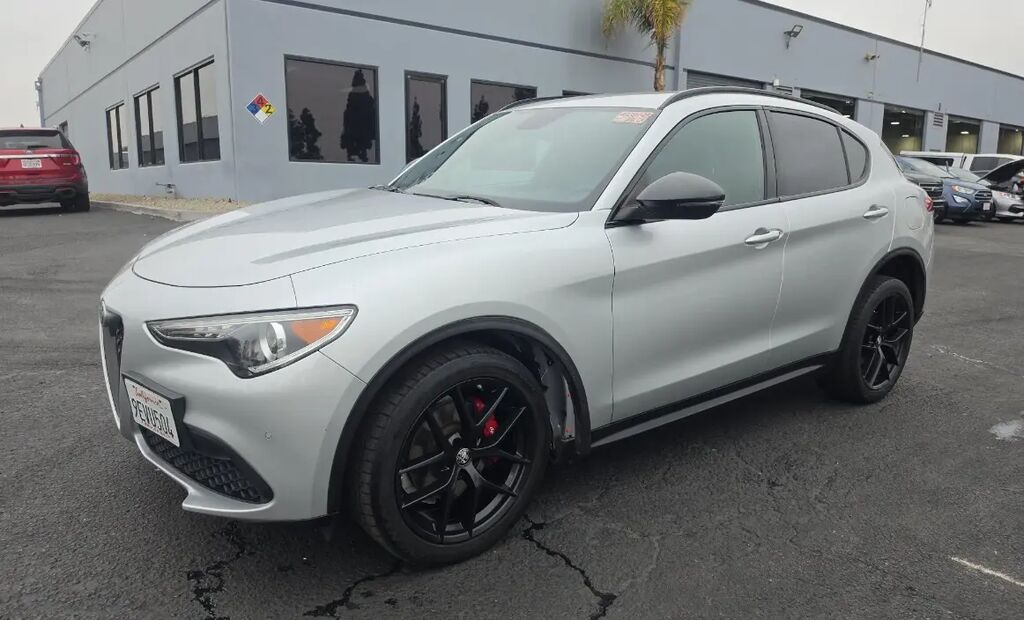 2019 Alfa Romeo Stelvio Ti — photo 1 of 21