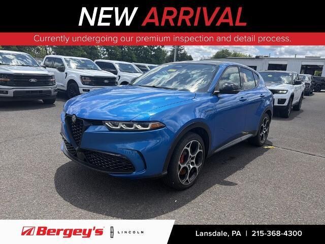 2024 Alfa Romeo Tonale Hybrid Veloce — photo 1 of 35